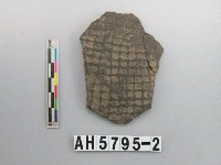 藏品(灰黑色細砂陶片)的圖片